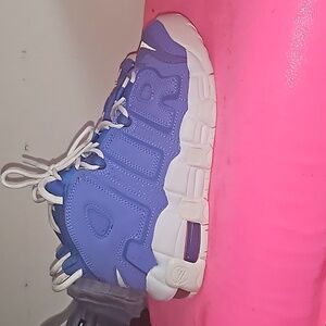 Blue Nike AIR uptempo shoes size 4 1/2